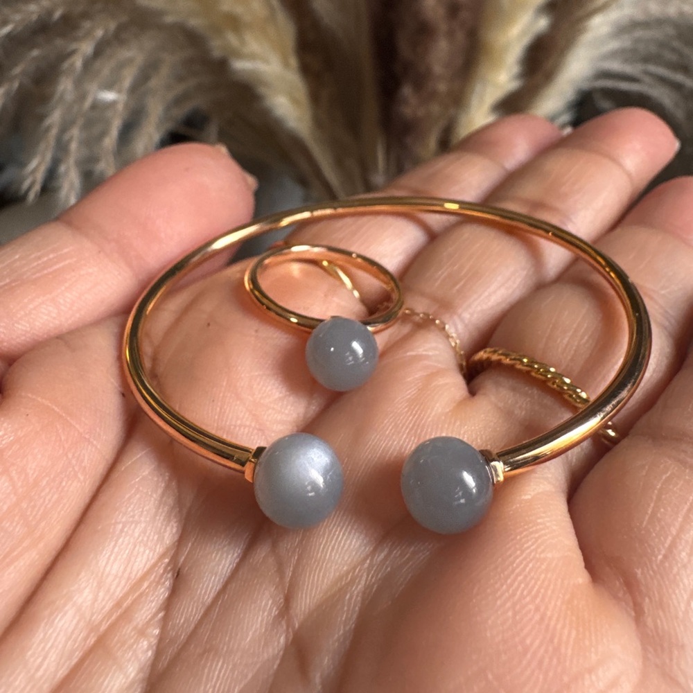 Tiffany & Co Retired and HTF Moonstone 18k RH Ring - Picture 15 of 17